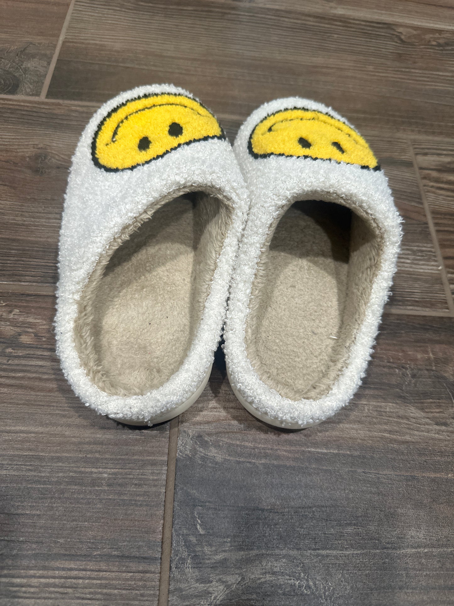 Women’s Size 9 White Smiley Face Slippers - Good Used Condition