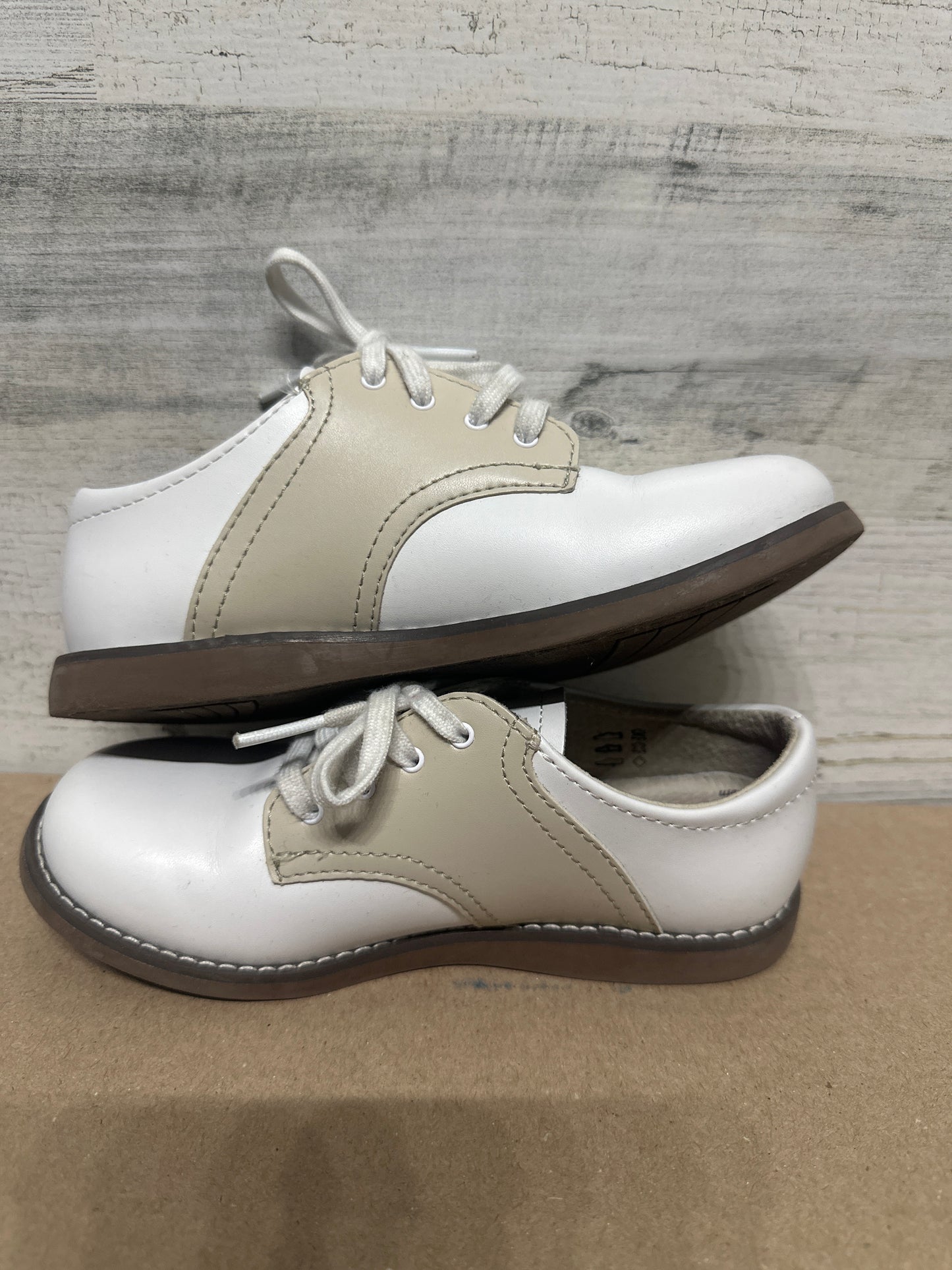 Size 12.5 Medium (Kids) Footmates White/Ecru Shoes - Very Good Used Condition