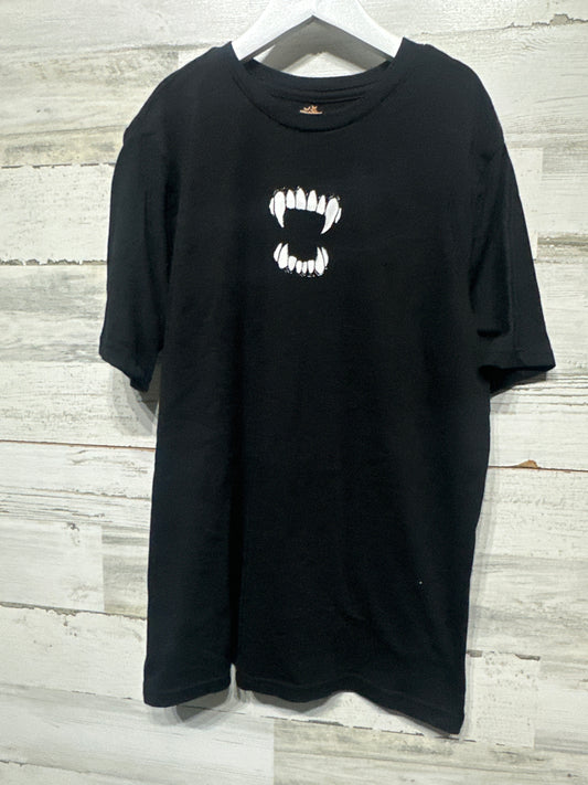 Boys Preowned Size 14-16 (XL)Celebrate Halloween Vampire Teeth T-Shirt - Good Used Condition