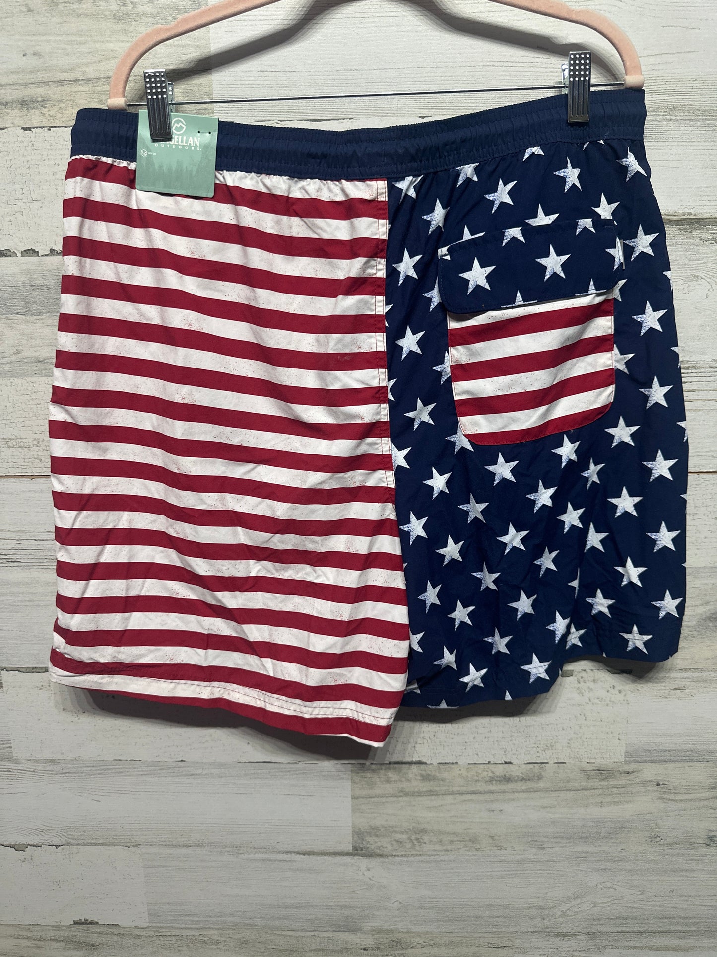 American Flag Magellan Fish Shorts Men’s XL NWT