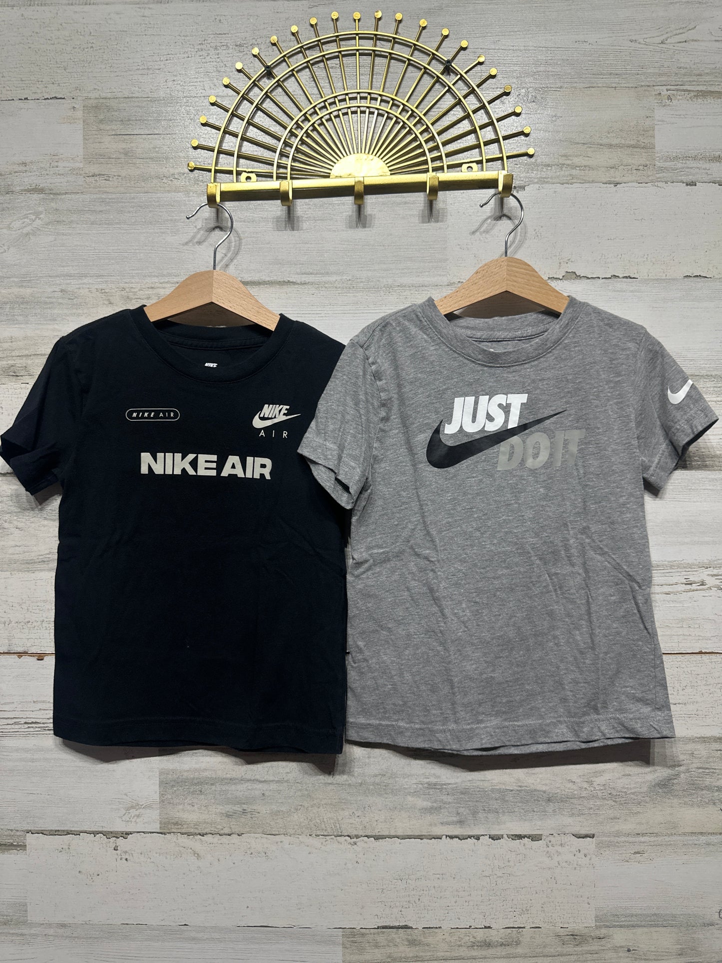 Boys Preowned Size 7 (Fits 6-7 years) Nike T-Shirts - Very Good Used Condition