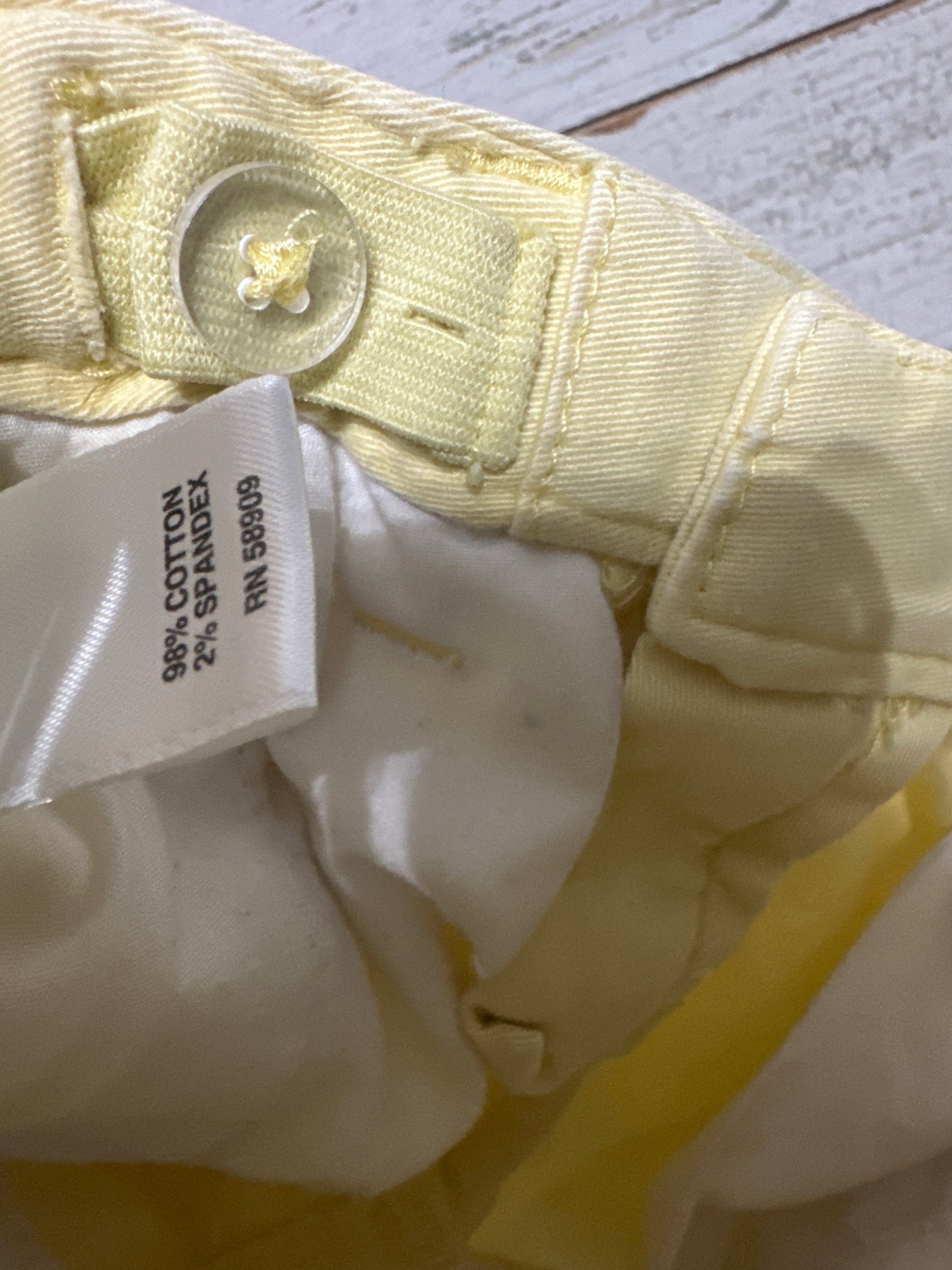Boys Size 2t Class Club Modern Fit Yellow Shorts With Adjustable Waist - Good Used Condition