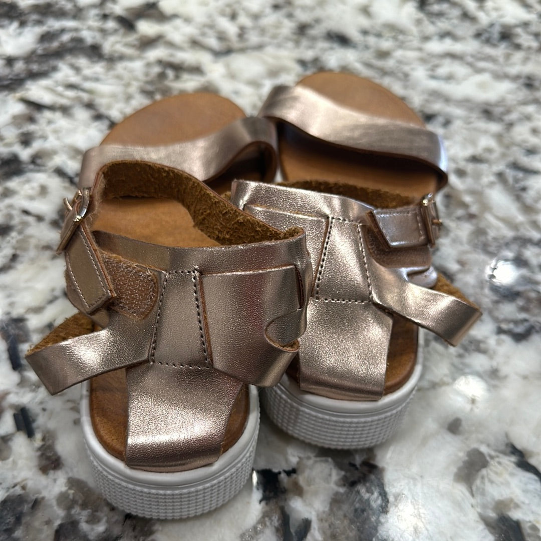 Girls Size 3 youth Mia rose gold sandals - good used condition