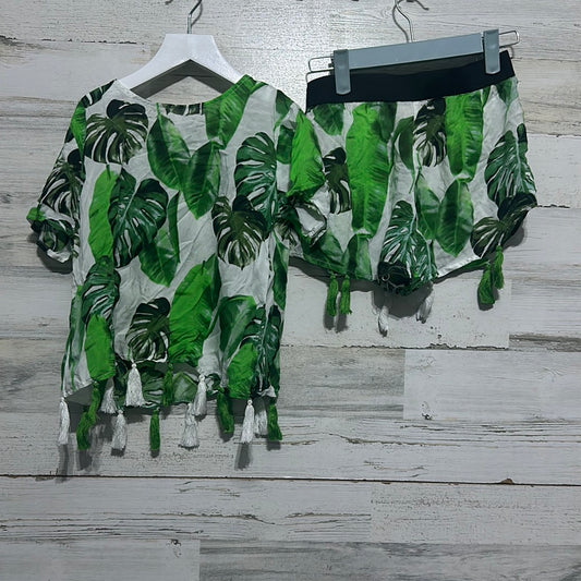 Girls Size Med top / size Large shorts - GB Girls monstera leaf set - good used condition