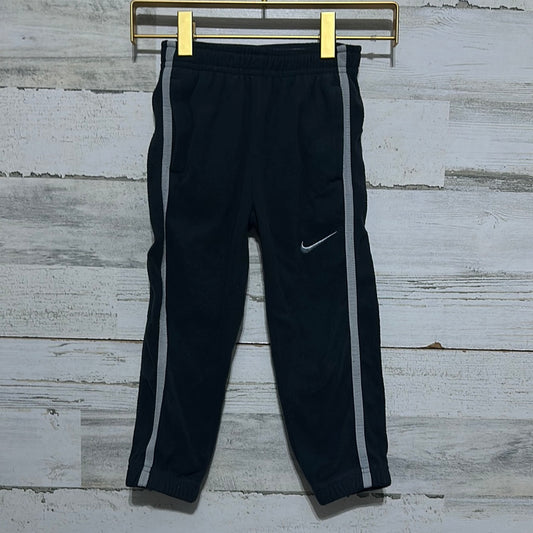 Boys Size 4t black Nike Therma-fit fleece pants - good used condition