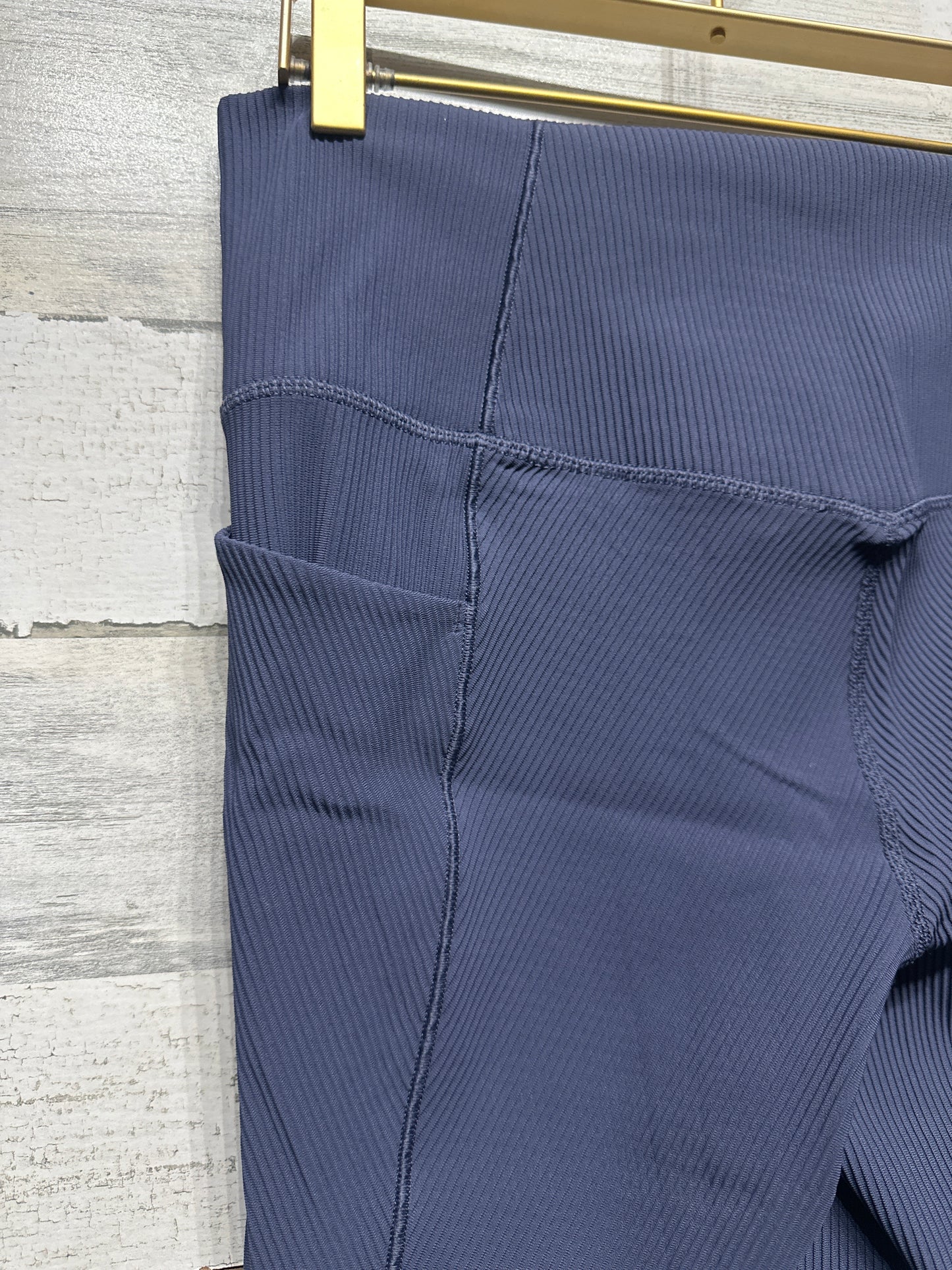 Women's Size Medium Athleta Chaturanga High Rise 7/8 Tight Ribbed Leggings With Side Pockets - Very Good Used Condition