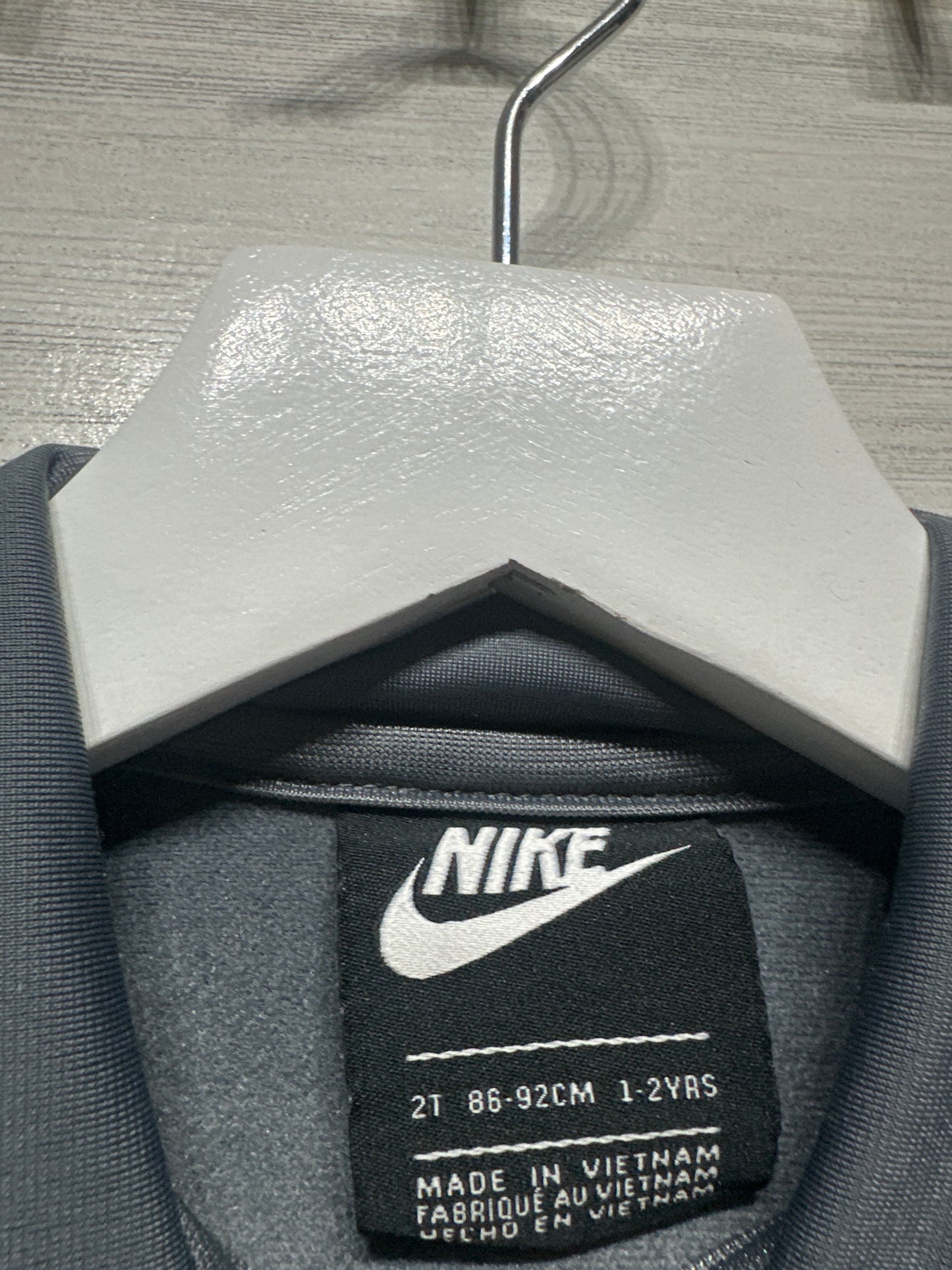 Boys Size 2t (Fits 1-2 Years) Nike Grey Jacket - Very Good Used Condition