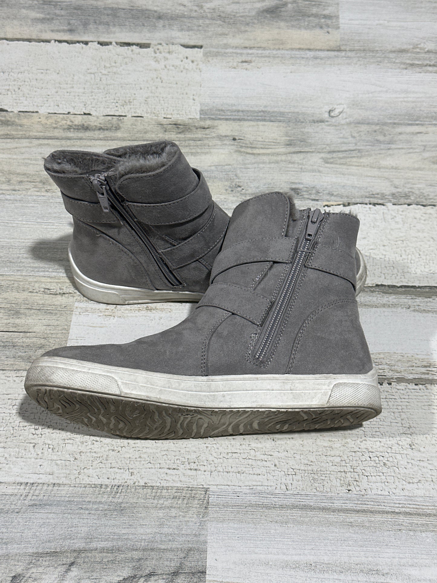 Grey Faux Fur Lined Boots - Target - Side Zip - Girls Size 5 (Youth) - Good Used Condition