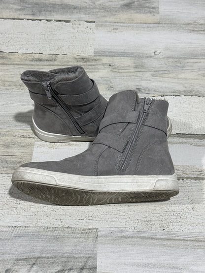 Grey Faux Fur Lined Boots - Target - Side Zip - Girls Size 5 (Youth) - Good Used Condition